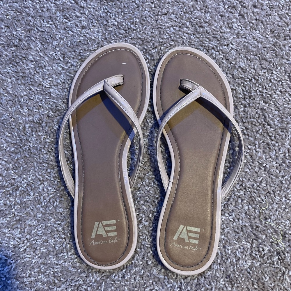 American Eagle flip flops